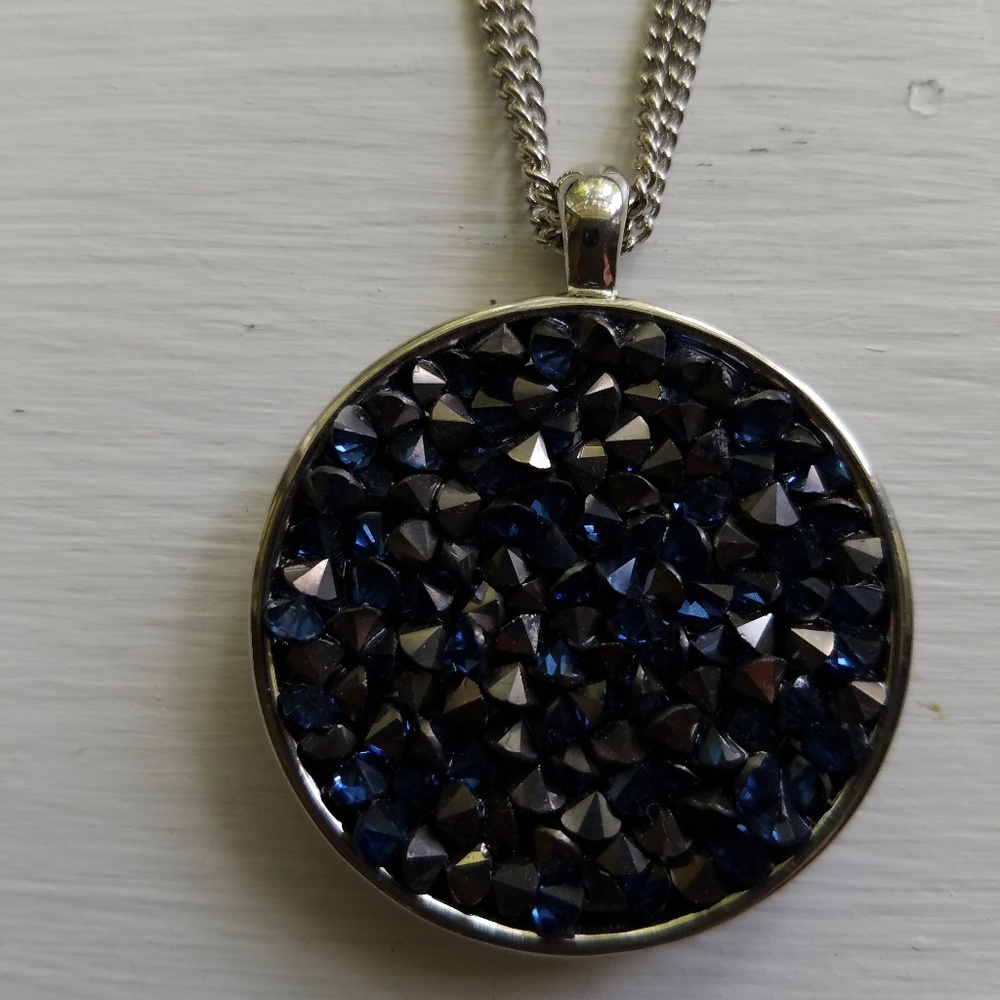 Kenneth Cole pendant necklace with royal blue and